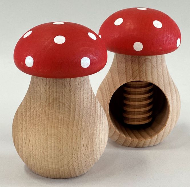 Huvudbild Nötknäckare Flugsvamp